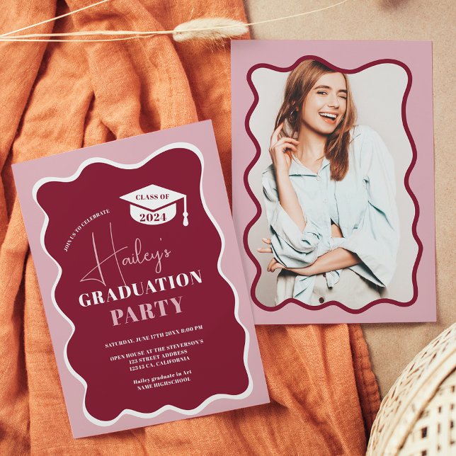 Invitación Graduación de foto de marco ondulado retro rojo (Red retro wavy frame photo graduation invitation)