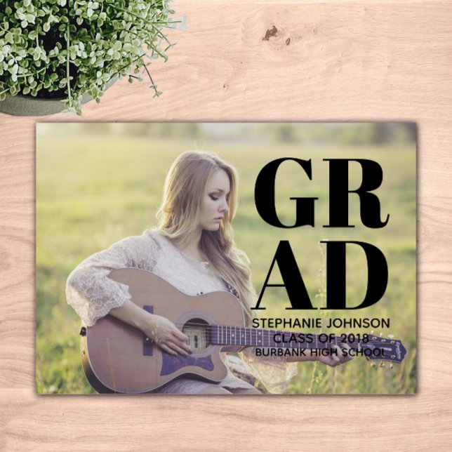 Invitación Graduación de fotografía de tipografía negrita | N (Black Bold Typography Photo Graduation Announcement)