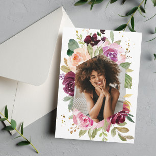 Invitación Graduación de fotografía floral Moody Burgundy Wat