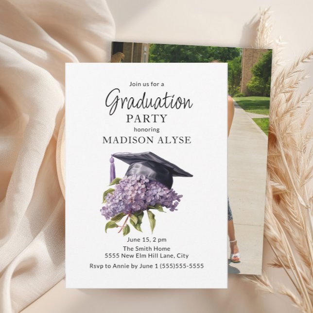Invitación Graduación de fotografía floral púrpura en Cap (Purple floral graduation cap photo party invitation)