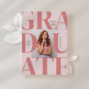 Invitación Graduación de fotografía rosa negrita y clásica mo