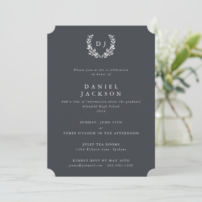 Invitación Graduación de la corona gris + blanco con monogram (Anverso de pie)