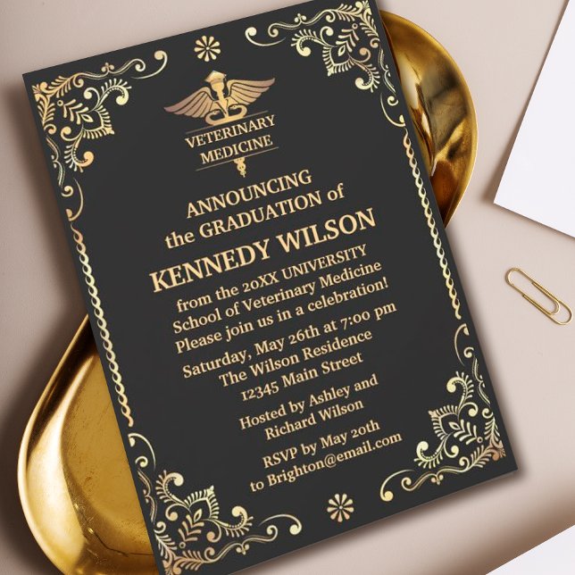 Invitación Graduación de Medicina Veterinaria de Relieve meta (#BlackGoldModern #goldeninvitation #blackandgoldfoil #vet #decorative #vintage #classic #goldframe)