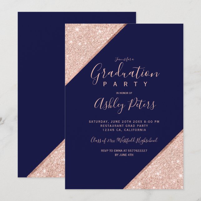 Invitación graduación de tipografía azul marino purpurina de  (Anverso / Reverso)