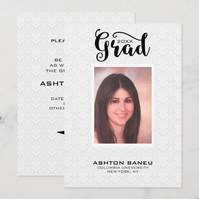 Invitación Graduación de tipografía negra de Damasco blanco (Anverso / Reverso)