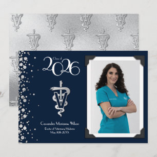 Invitación Graduación de Veterinaria Azul Marino Plata