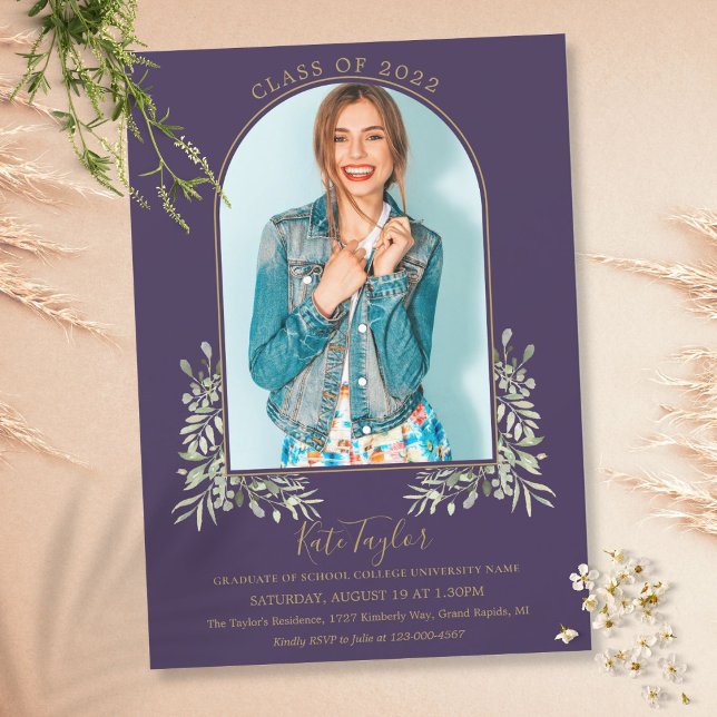 Invitación Graduación del follaje morado de la foto del arco  (Subido por el creador)