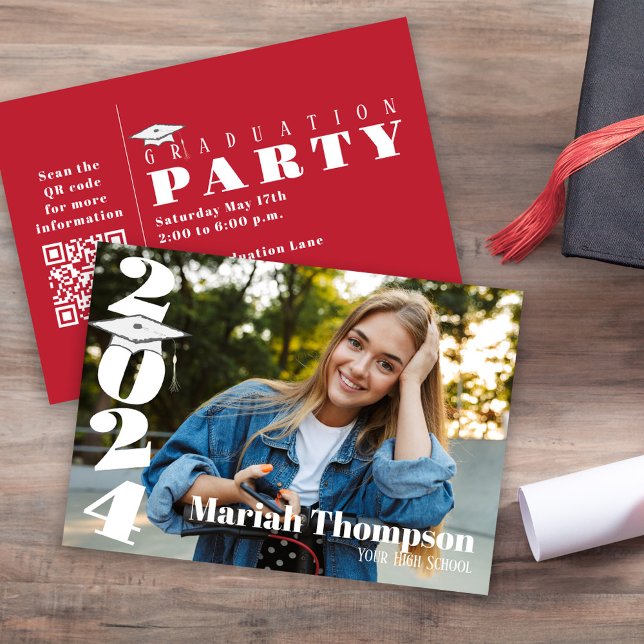Invitación Graduación Foto Cardenal Clase Roja De 2023 QR (Graduation bold and bright modern style photo invitation. )