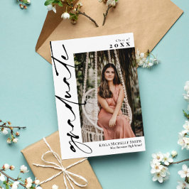 Invitación Graduación fotográfica blanca con caligrafía negra