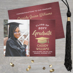 Invitación Graduación fotográfica de Borgoña y Oro cepillado