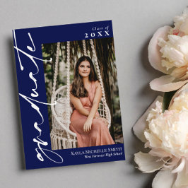 Invitación Graduación fotográfica de caligrafía blanca azul d