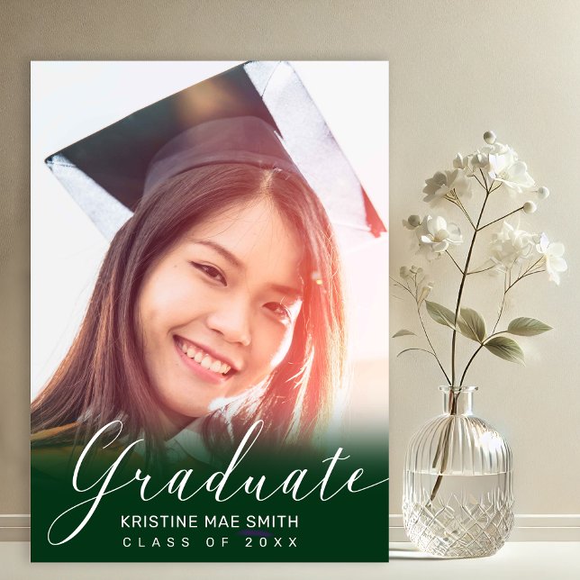 Invitación Graduación fotográfica de caligrafía blanca verde  (Green with White Calligraphy Script Photo Graduation Announcement and Party Invitation)