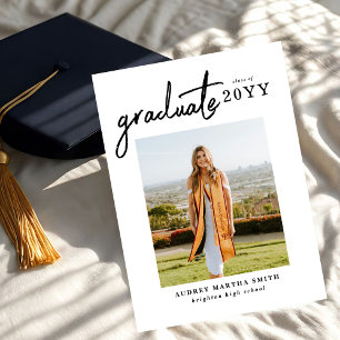 Invitación Graduación Fotográfica de Graduado Moderno en Negr
