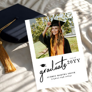 Invitación Graduación Fotográfica de Graduado Moderno en Negr
