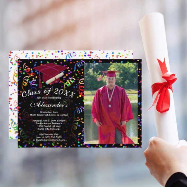 Invitación Graduación fotográfica Fiesta de la clase 20XX Red (Photo Graduation Red Cap Confetti Class 20XX Party Invitation)