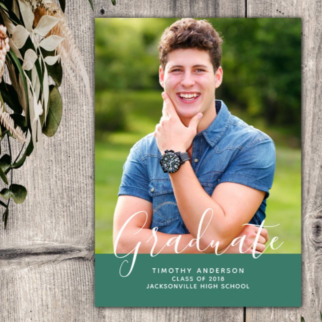 Invitación Graduación fotográfica simple y elegante vertical  (Green Simple Elegant Photo Graduation Vertical Announcement)