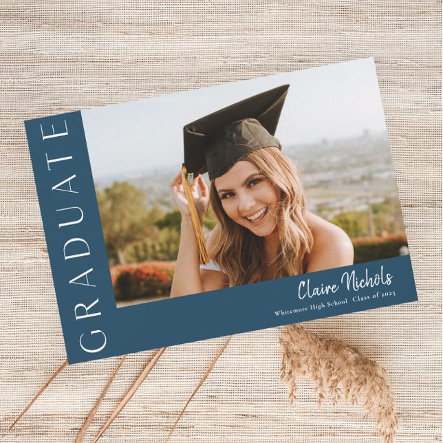 Invitación Graduación horizontal de fotos moderna (Modern Typography Blue Photo Graduation Invitations.)