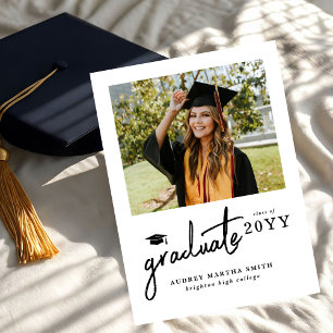 Invitación Graduación Moderna con Letra Negrita Foto de Gradu