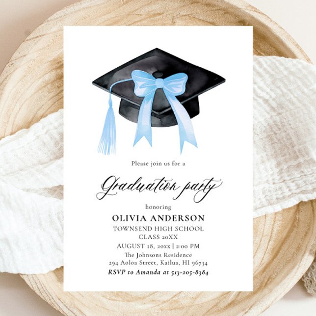 Invitación Graduación moderna de la capa de graduación de Blu (Watercolor Modern Elegant Trendy Stylish Blue Bow Graduation Invitation)