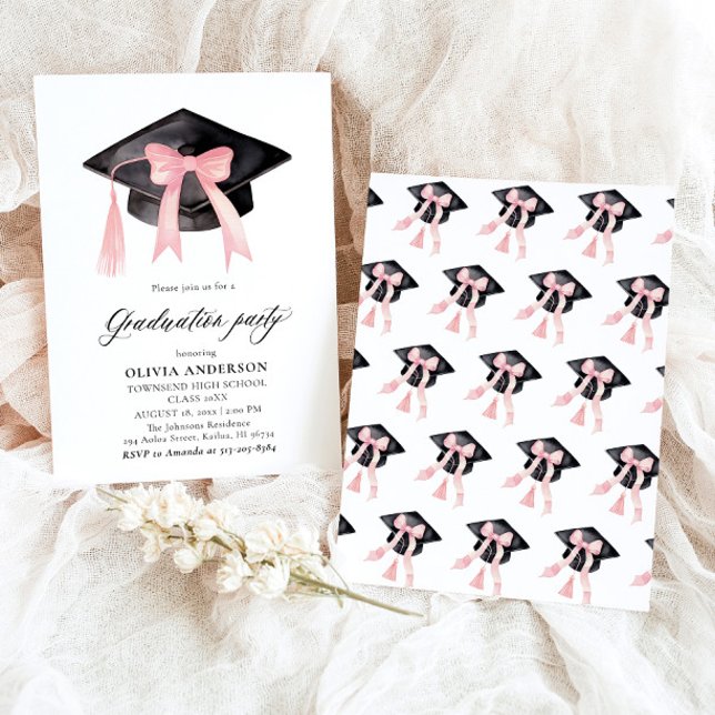 Invitación Graduación moderna de la capa de graduación de Bow (Watercolor Modern Elegant Trendy Stylish Pink Bow Graduation Invitation)