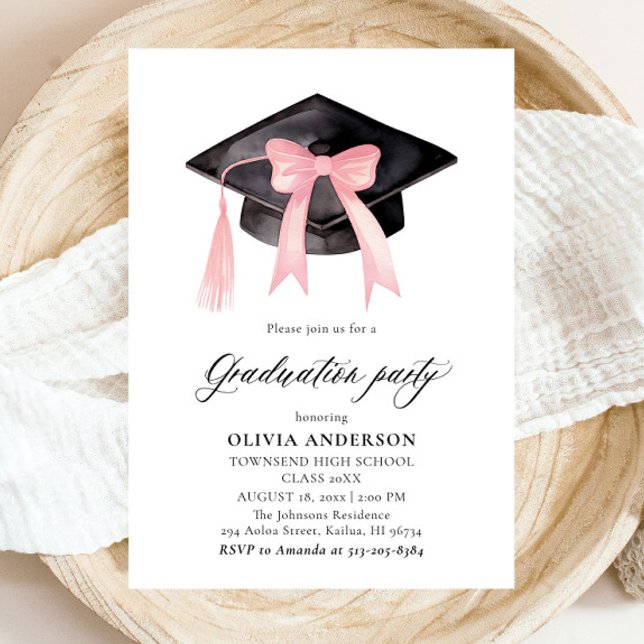 Invitación Graduación moderna de la capa de graduación de Bow (Watercolor Modern Elegant Trendy Stylish Pink Bow Graduation Invitation)