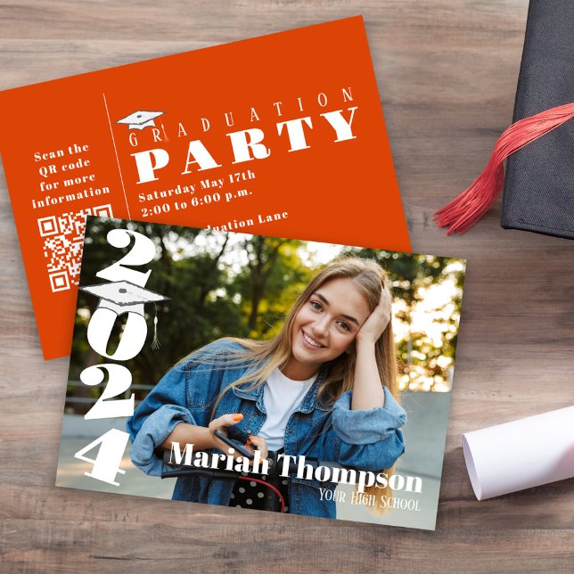 Invitación Graduación Naranja Foto Clase Simple De 2023 QR (Graduation bold and bright modern style photo invitation. )