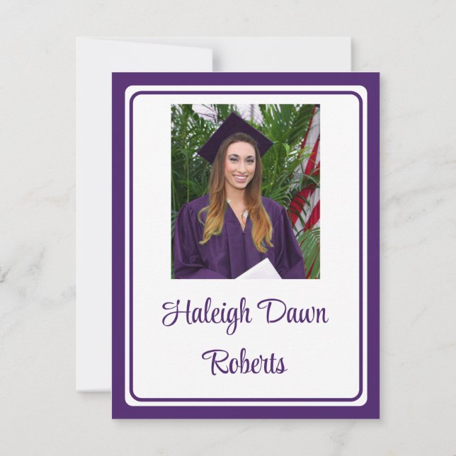 Invitación Graduación púrpura en foto de Cap y Diploma (Reverso)