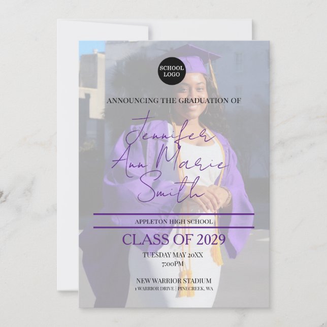 Invitación Graduación púrpura personalizado con foto trasera (Anverso)