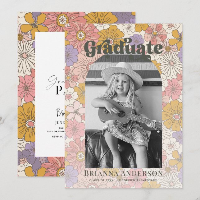 Invitación Graduación Retro Groovy niños de arco floral rosa (Anverso / Reverso)