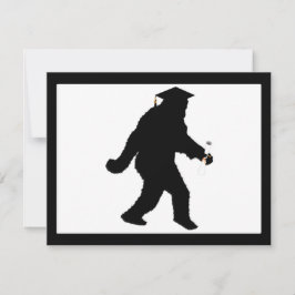 Invitación Graduación Sasquatch con tapa de grado