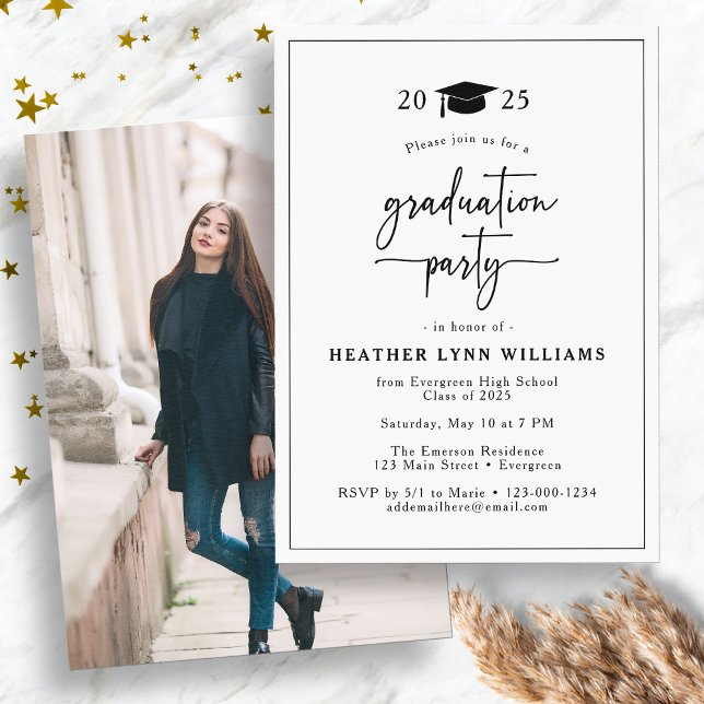 Invitación Graduación simple de Moda (Simple Chic Graduation Party Invitation by Painted Paperie)