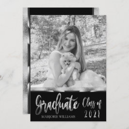 Invitación Graduado de 2021 Plata en blanco y negro