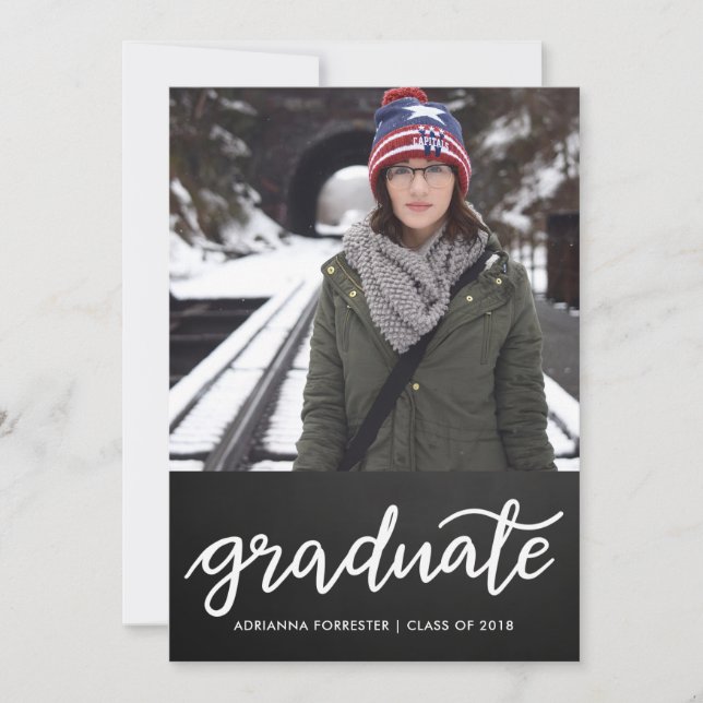 Invitación Graduado de Chalkboard manuscrito | Foto (Anverso)