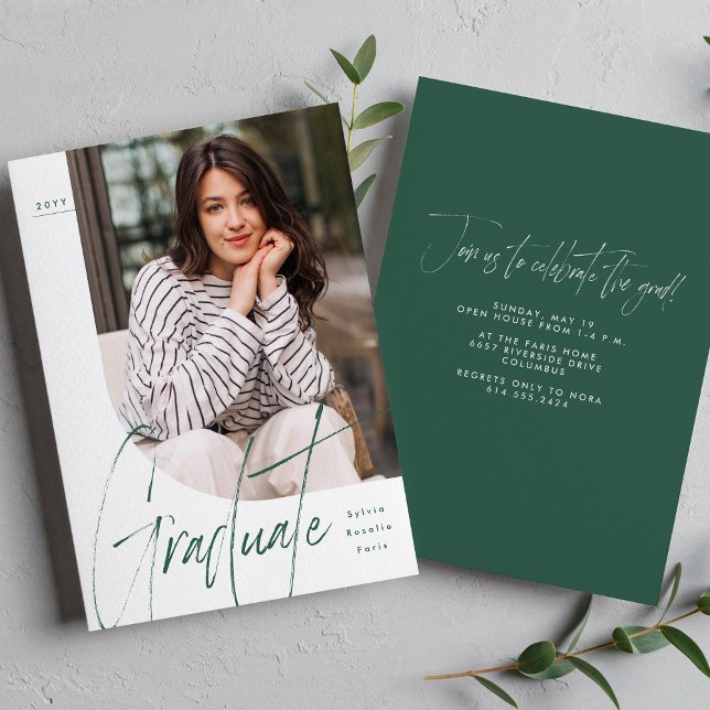 Invitación Graduado de escritura moderno verde una graduación (Subido por el creador)