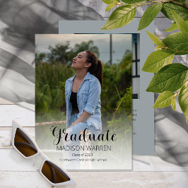 Invitación Graduado de guión clásico de dos graduados de foto