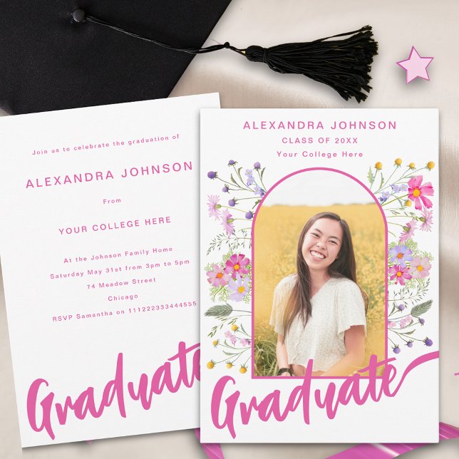 Invitación Graduado floral Foto Partido de Graduación de Guió (Boho floral arch graduate photo hot pink script Graduation party invitation)