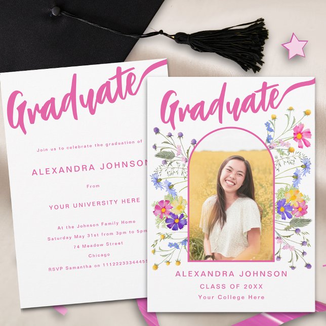 Invitación Graduado floral Foto Partido de Graduación de Guió (Boho floral graduate photo arch hot pink script graduation party invitation watercolor wildflowers )