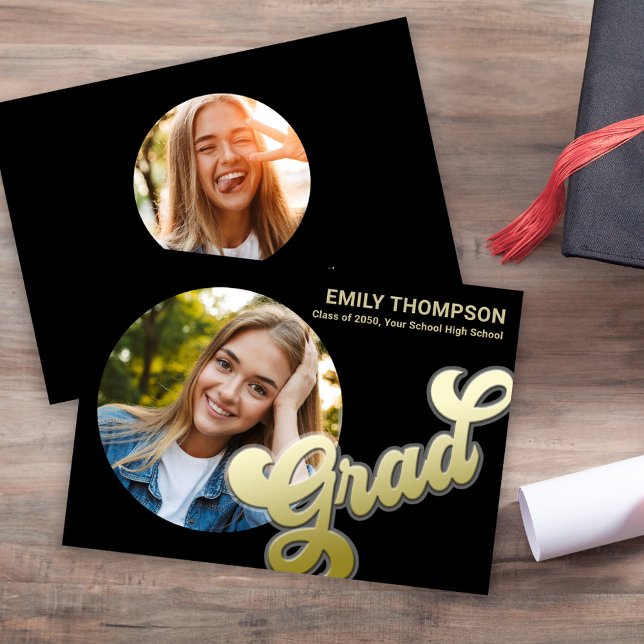 Invitación Graduado moderno estilo Retro Gold Photo Black (Graduation gold typography circle photo invitation template.)