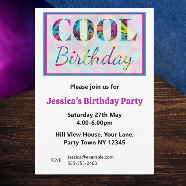 Invitación Graffiti moderno Cumpleaños brillante y genial (A custom birthday party invitation, with graffiti style background within the words 'cool birthday')