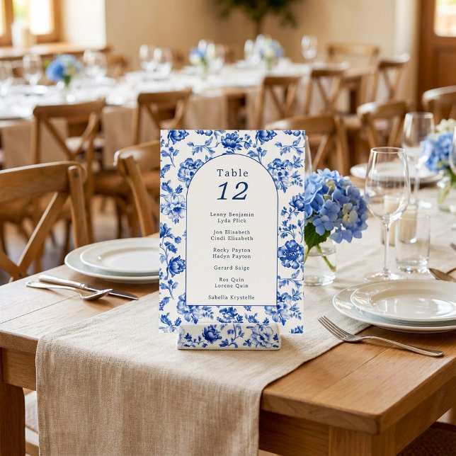 Invitación Gráfica de asientos de mesa floral de diseño de ar (Vintage arch delftware floral table seating chart invitation.)