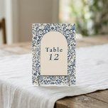 Invitación Gráfico de asientos intrincados en forma de arco f<br><div class="desc">Este elegante diseño de número de mesa de asiento presenta la misma paleta de color azul y crema intemporal con un marco floral vintage, creando un aspecto cohesivo que complementa el tema boda. Cada número de mesa se muestra de forma destacada en la fontsnsi clásica para los asientos más sencillos....</div>