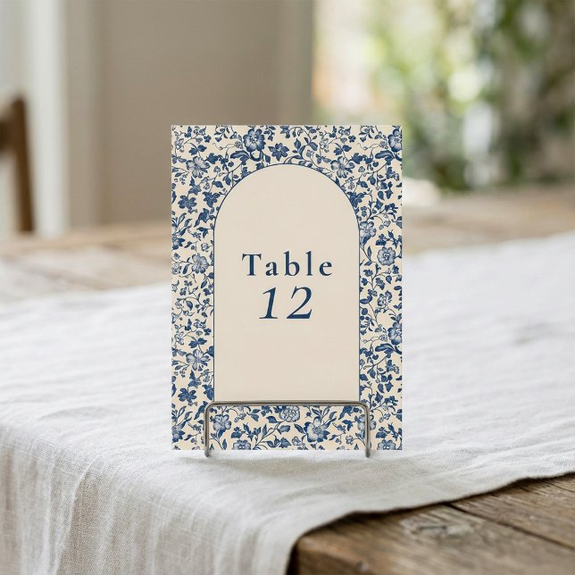 Invitación Gráfico de asientos intrincados en forma de arco f (Vintage intricate floral arch table seating chart invitation.)