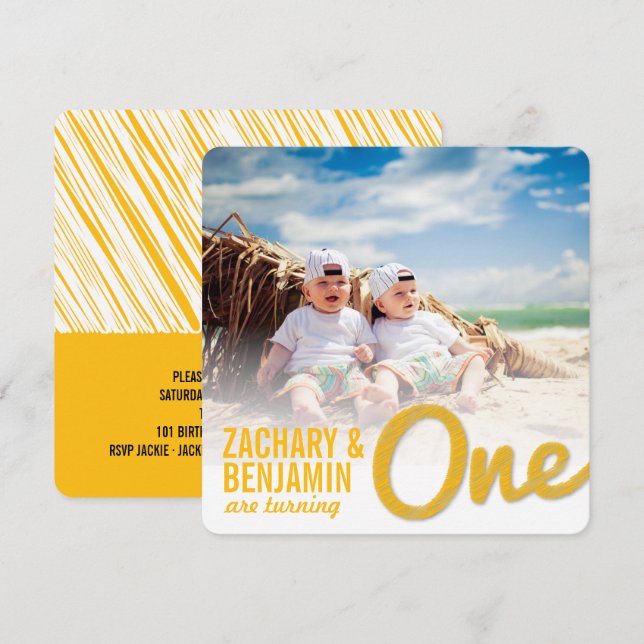 Invitación Gran Esbozo Amarillo Un Bebé Gemelo Primer Fiesta  (Anverso / Reverso)