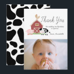Invitación Granja Animales Barnyard White Birthday Gracias<br><div class="desc">Esta tierna y moderna tarjeta de fotos de agradecimiento para cumpleaños sin género incluye un cerdo,  pollo y vaca con un granero rojo en un fondo beige claro. El reverso presenta un fondo blanco con patrones de vaca negra. Personalice sus necesidades. Puedes encontrar productos coincidentes en mi tienda.</div>
