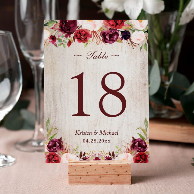 Invitación Grano de madera rústico número de tabla de flores  (Subido por el creador)