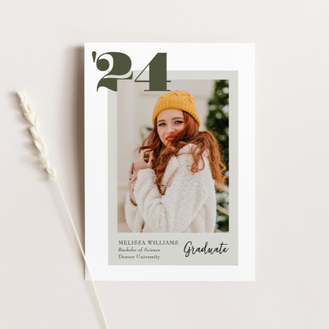 Invitación Green Bold Clase Moderna de 2024 4 Graduación de f (Subido por el creador)