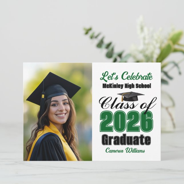 Invitación Green Class of 2026 Photo Graduation Party (Anverso de pie)
