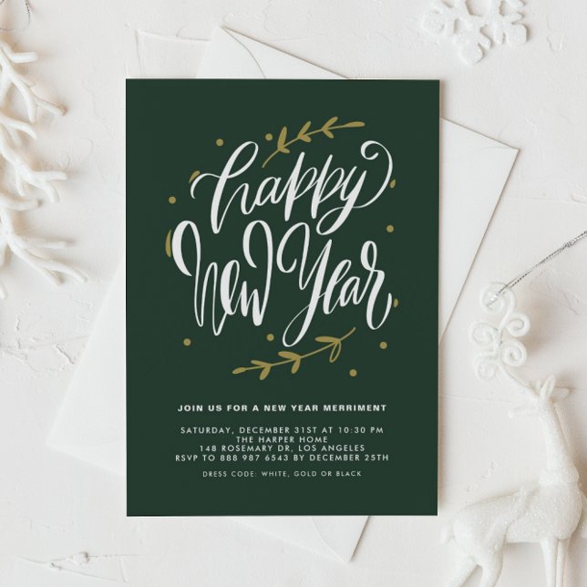 Invitación Green Modern Calligraphy and Wreath New Year Party (Customizable green New Year party invitation featuring modern calligraphy and foliage wreath.)