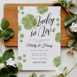 Invitación Green Shamrock Lucky in Love Couples Bridal Shower