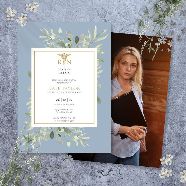 Invitación Greenery Dusty Blue RN Enfermería Graduación Foto (Greenery Dusty Blue RN Nursing Graduation Photo Invitation)
